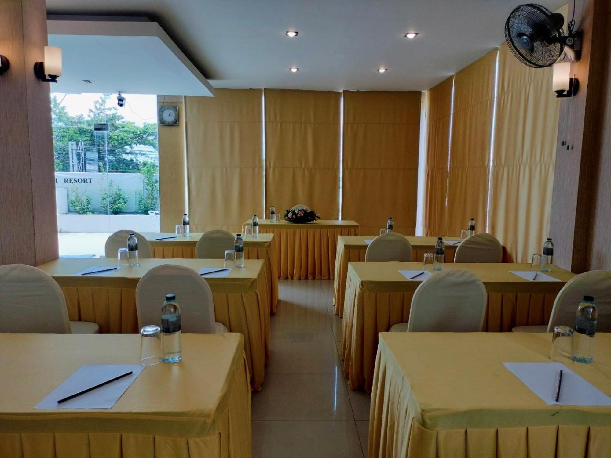 Dragon Beach Resort , Jomtien Beach Pattaya Exterior photo