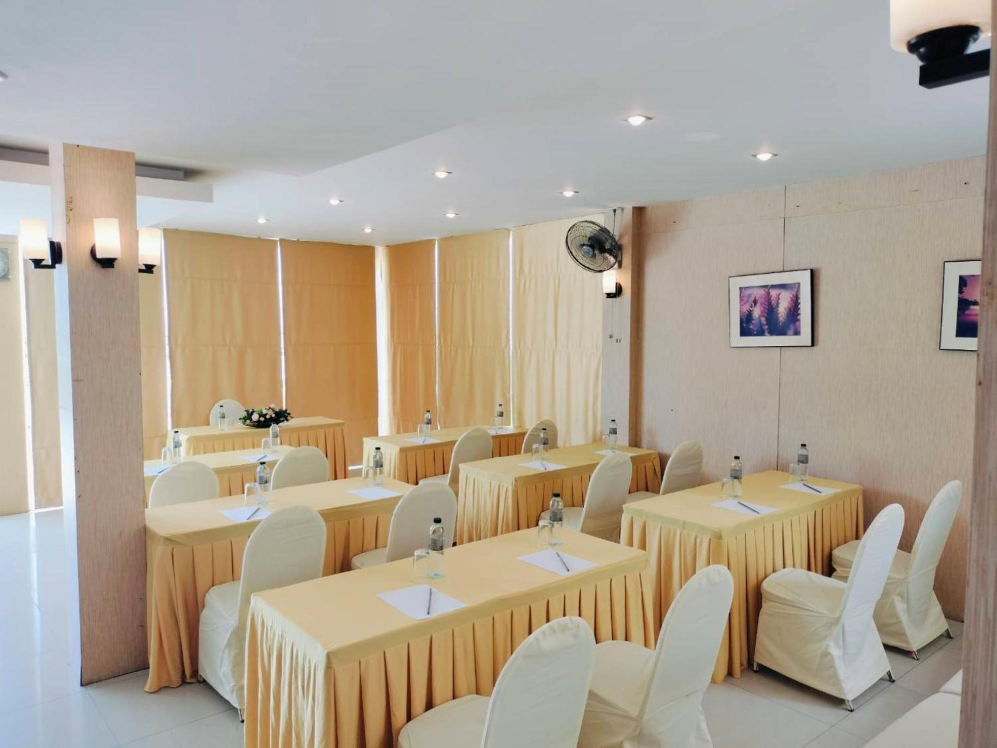 Dragon Beach Resort , Jomtien Beach Pattaya Exterior photo