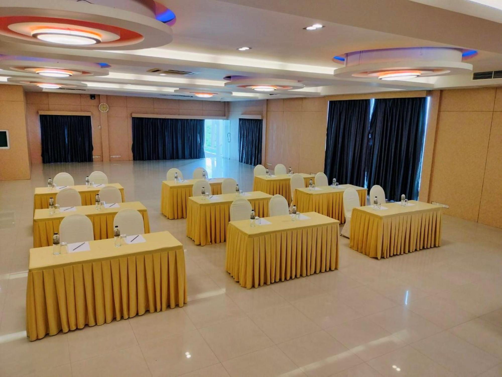 Dragon Beach Resort , Jomtien Beach Pattaya Exterior photo
