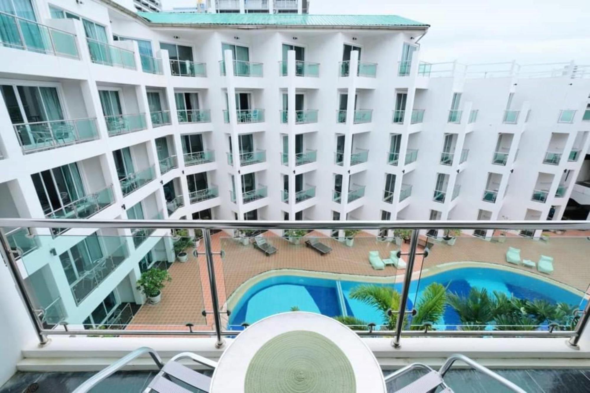 Dragon Beach Resort , Jomtien Beach Pattaya Exterior photo